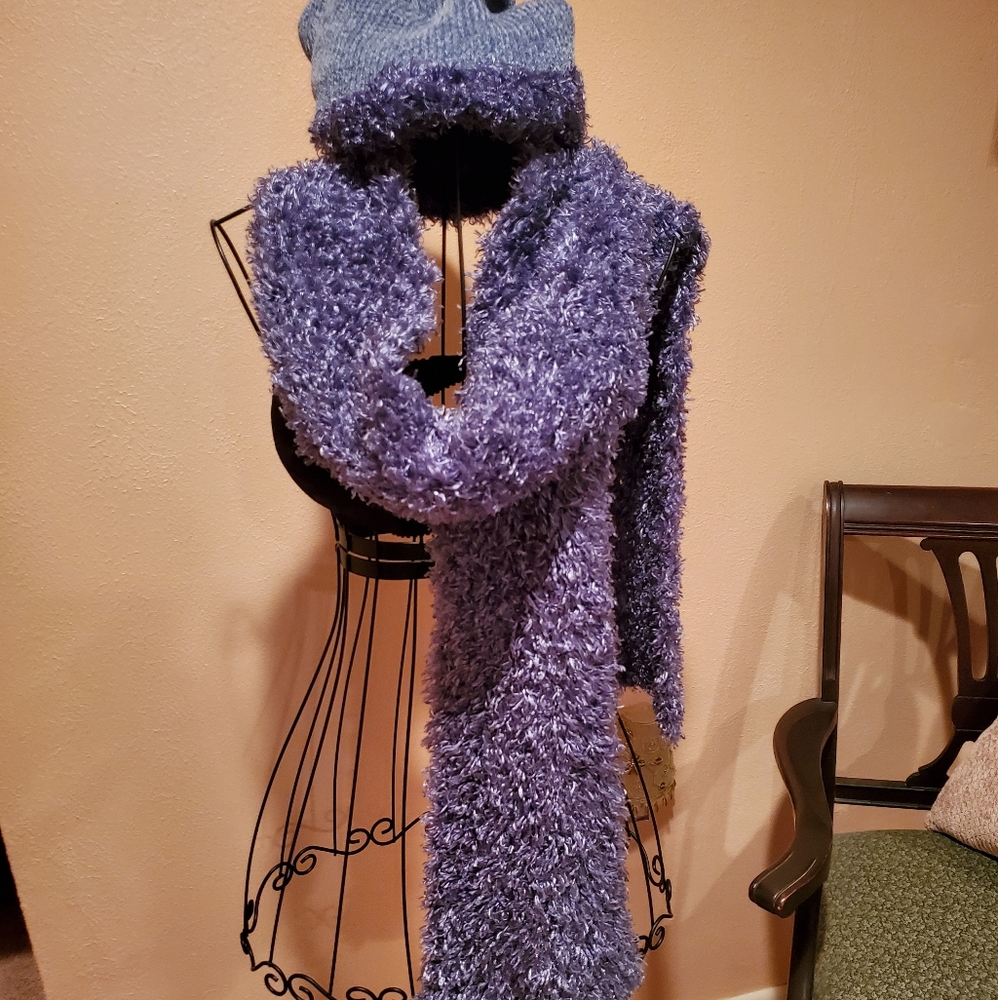 Woman's scarf and hat set